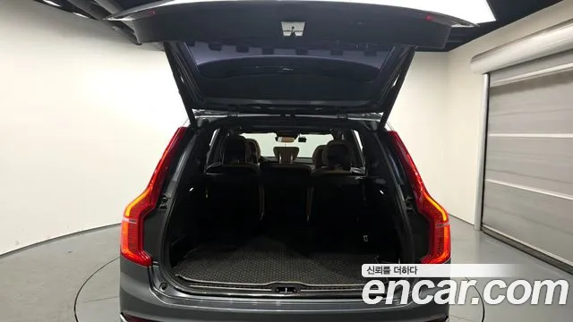 Volvo XC90 2018 — фото 20