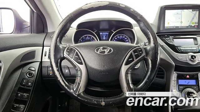 Hyundai AVANTE 2013 — фото 13