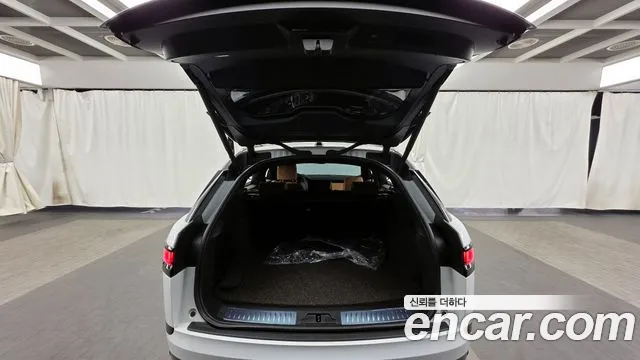Land Rover Range Rover Velar 2021 — фото 20