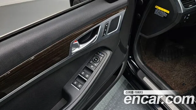 Genesis G80 2017 — фото 19