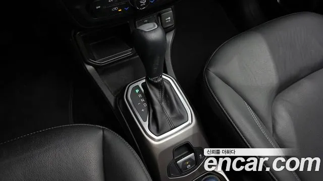 Jeep Renegade 2021 — фото 9