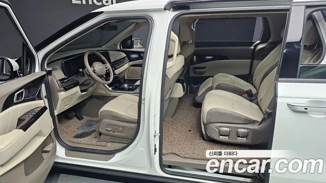 Kia Canival 2023 — фото 12