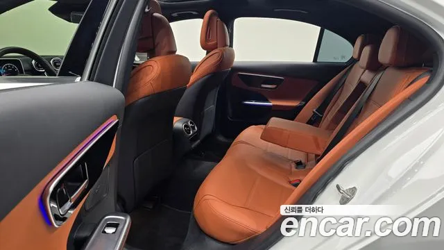 Mercedes-Benz C-Class 2023 — фото 12