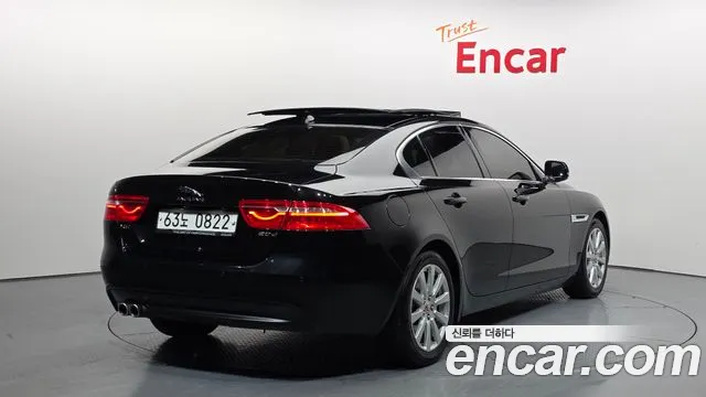 Jaguar XE 2016 — фото 2