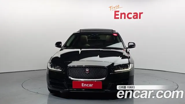 Jaguar XE 2016 — фото 3