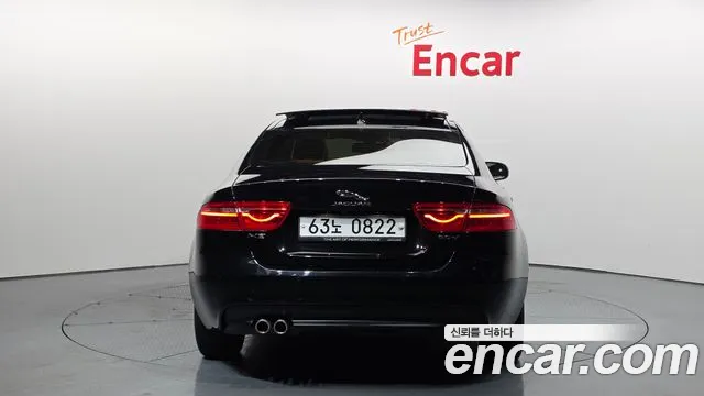 Jaguar XE 2016 — фото 4
