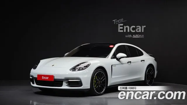Porsche Panamera 2018 — фото 1