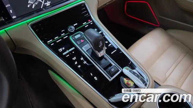 Porsche Panamera 2018 — фото 9