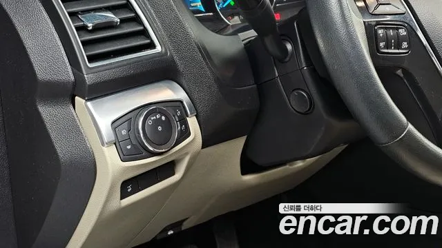 Ford Explorer 2019 — фото 16