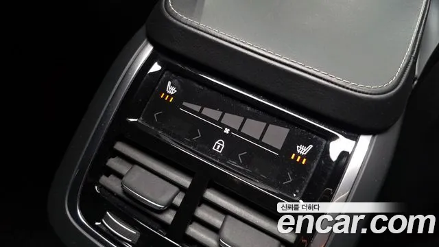 Volvo XC90 2021 — фото 18