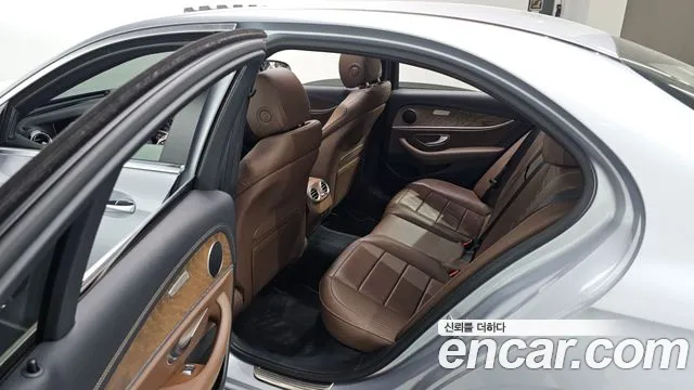 Mercedes-Benz E-Class 2021 — фото 13