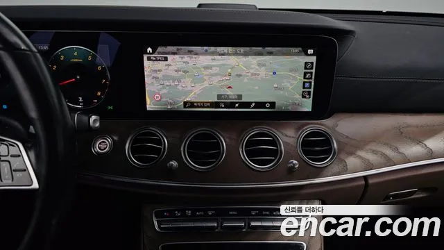 Mercedes-Benz E-Class 2021 — фото 15