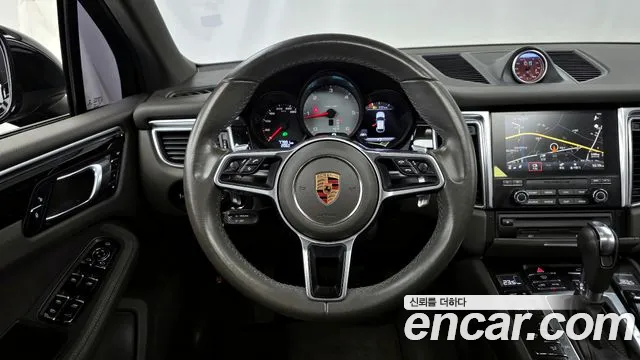 Porsche Macan 2017 — фото 13