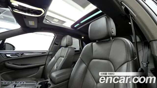 Porsche Macan 2017 — фото 18