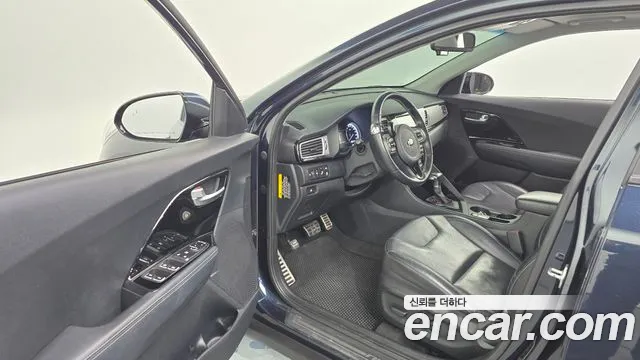 Kia Niro 2017 — фото 10