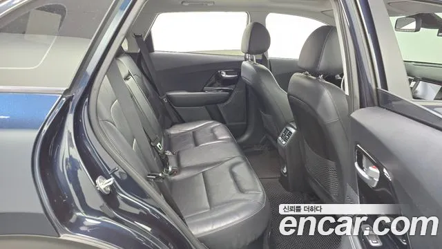 Kia Niro 2017 — фото 12