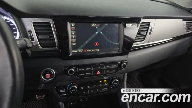 Kia Niro 2017 — фото 14