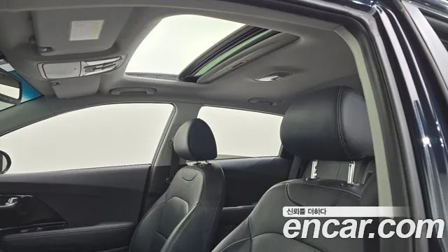 Kia Niro 2017 — фото 19
