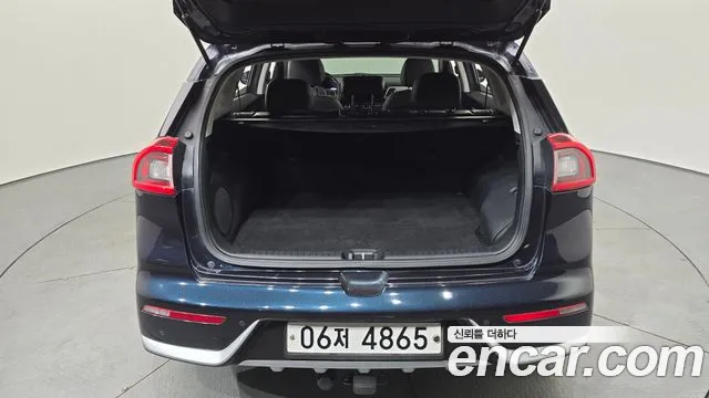 Kia Niro 2017 — фото 20