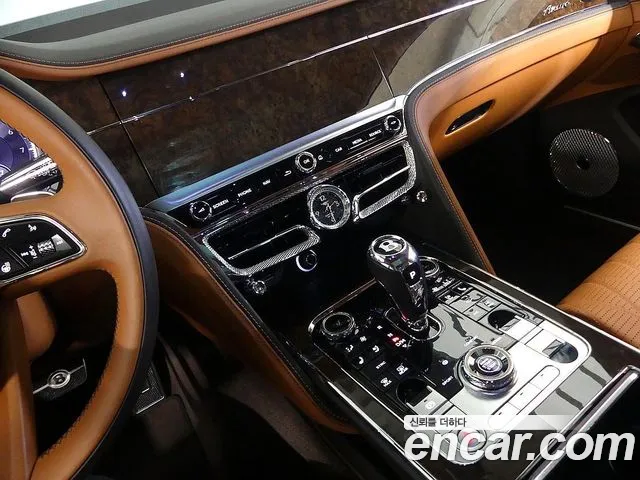 Bentley Flying Spur 2023 — фото 14