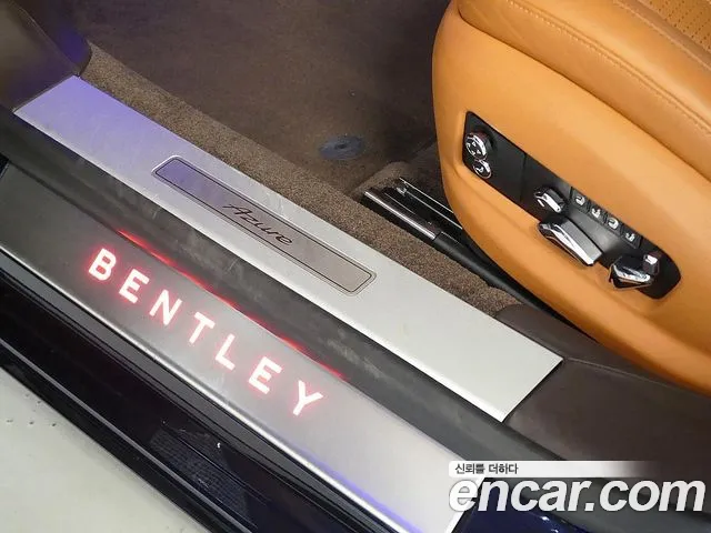Bentley Flying Spur 2023 — фото 16