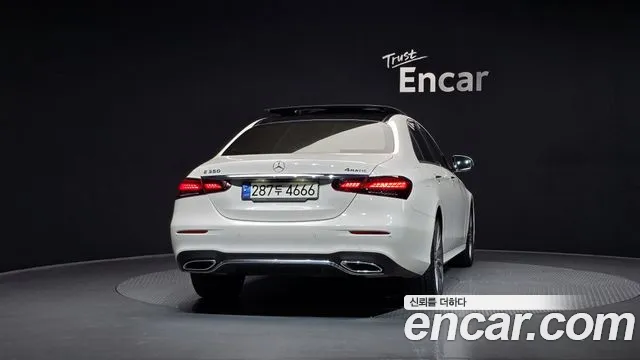 Mercedes-Benz E-Class 2022 — фото 4