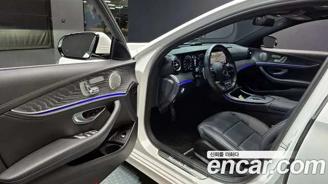 Mercedes-Benz E-Class 2022 — фото 11