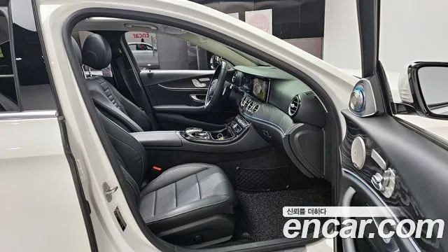 Mercedes-Benz E-Class 2017 — фото 10