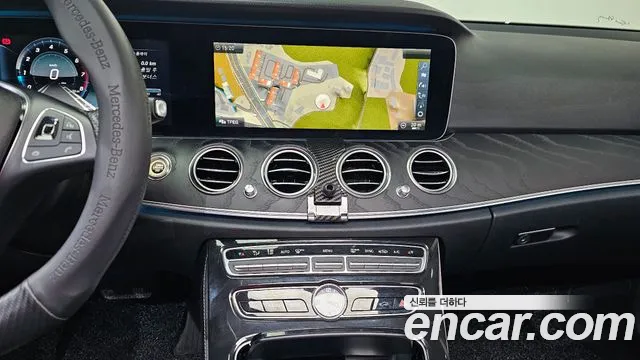 Mercedes-Benz E-Class 2017 — фото 14