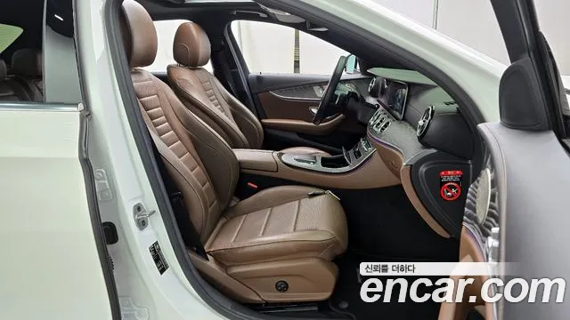 Mercedes-Benz E-Class 2022 — фото 10