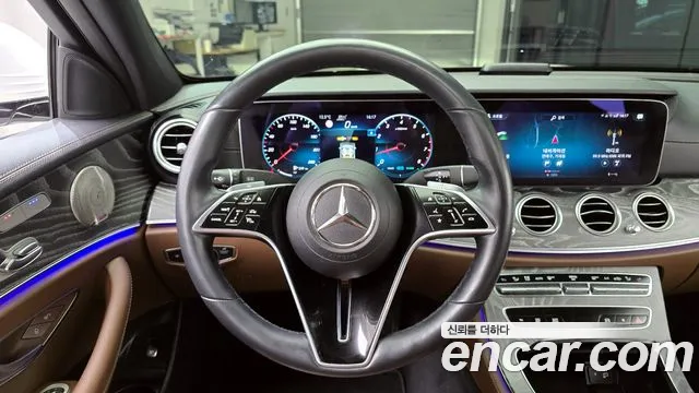 Mercedes-Benz E-Class 2022 — фото 13