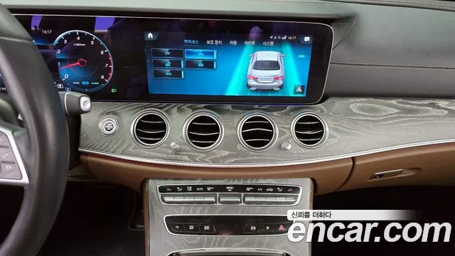 Mercedes-Benz E-Class 2022 — фото 14