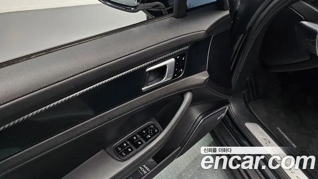 Porsche Panamera 2018 — фото 17