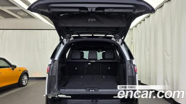 Land Rover Discovery 2023 — фото 20