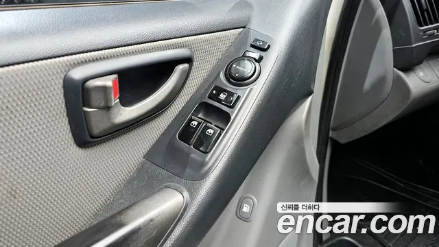 Hyundai Starex 2010 — фото 17