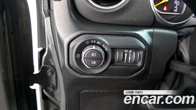 Jeep Wrangler 2022 — фото 13