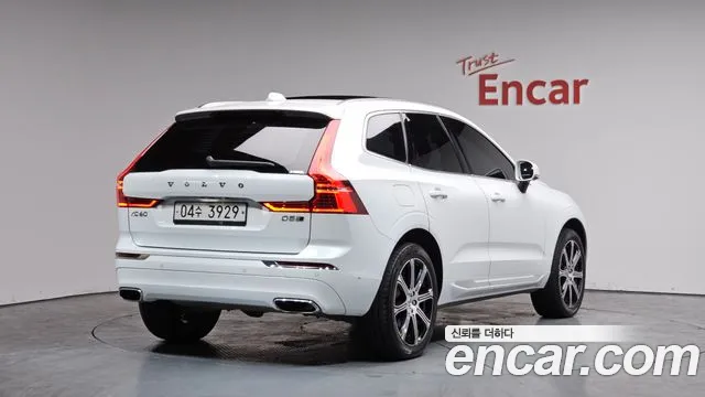 Volvo XC60 2019 — фото 2