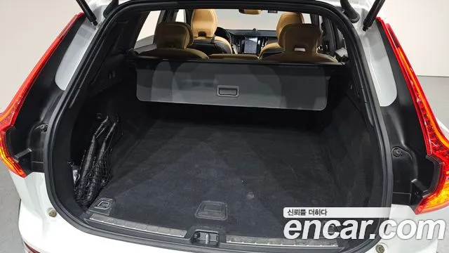 Volvo XC60 2019 — фото 20