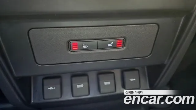 Land Rover Defender 2020 — фото 19