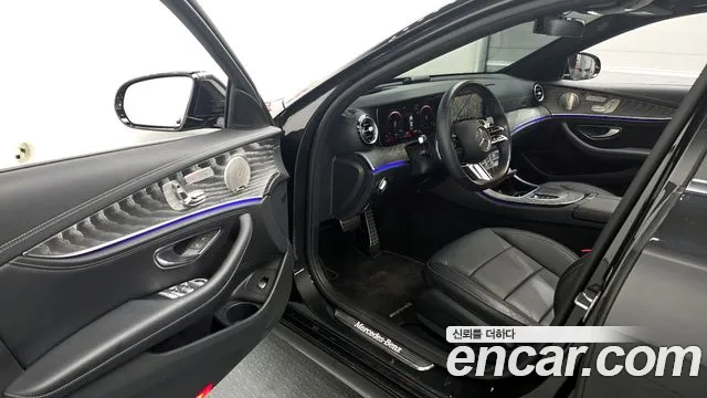 Mercedes-Benz E-Class 2022 — фото 10