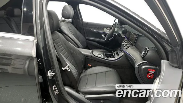 Mercedes-Benz E-Class 2022 — фото 11