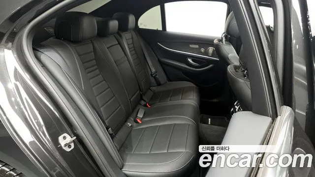 Mercedes-Benz E-Class 2022 — фото 12
