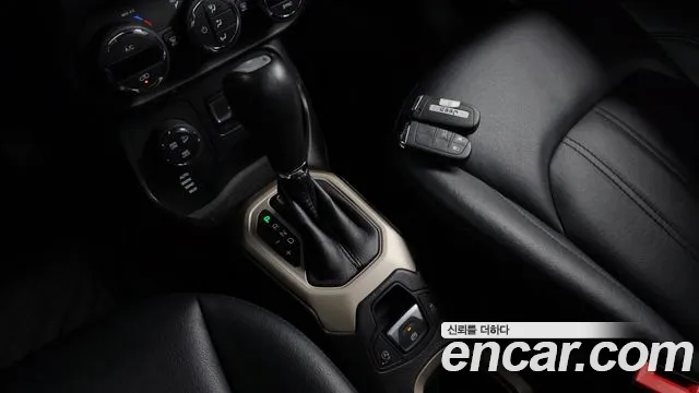 Jeep Renegade 2016 — фото 9