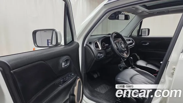 Jeep Renegade 2016 — фото 10