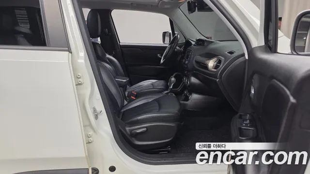 Jeep Renegade 2016 — фото 11