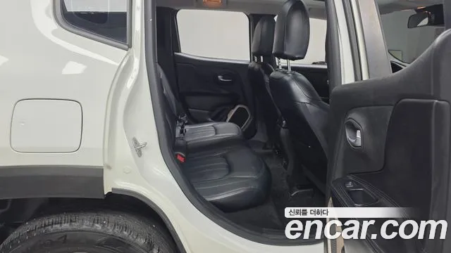 Jeep Renegade 2016 — фото 12