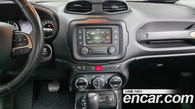 Jeep Renegade 2016 — фото 14