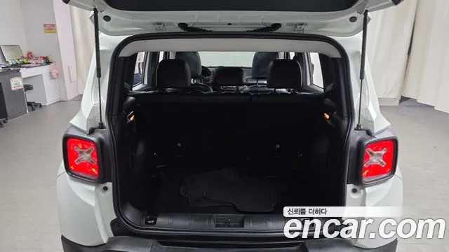 Jeep Renegade 2016 — фото 20
