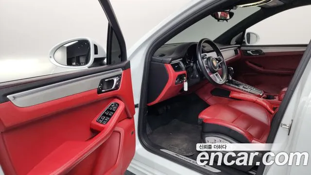 Porsche Macan 2018 — фото 10