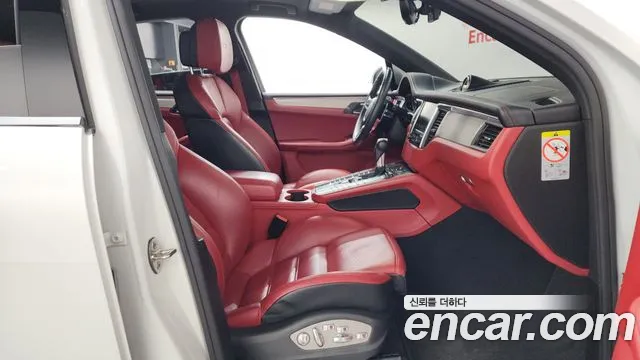 Porsche Macan 2018 — фото 11